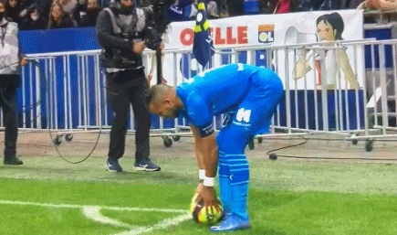 摩根转发评论萨拉赫赛后炮轰言论：也许是时候该来个采访了