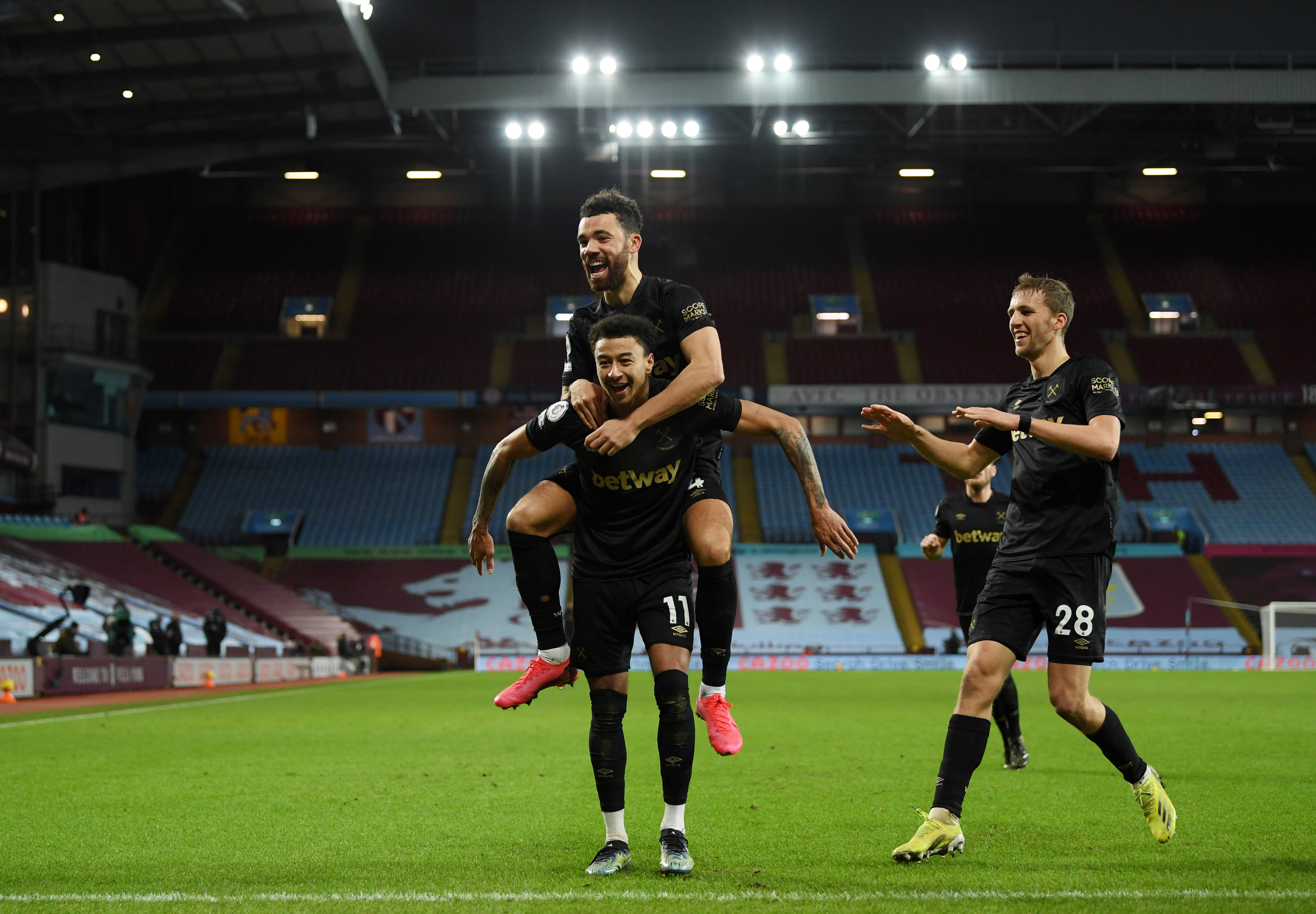 随着曼联1-1遭绝平，英超最新积分榜出炉：阿森纳一枝独秀