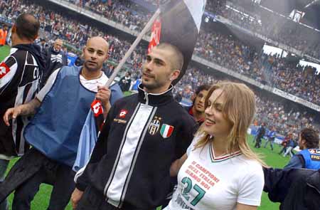 马卡：维尼修斯和皇马续约谈判远未达成，期限与年薪上有分歧