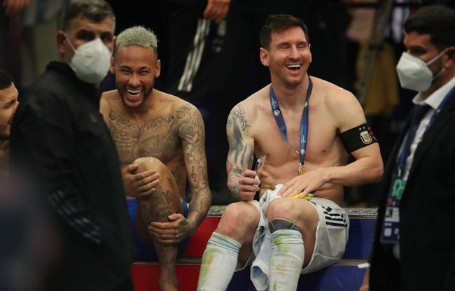 表现出彩！扎卡本场个人数据：1射门1进球，5次关键传球（扎卡闪耀全场：1次射门即破门，送出5次关键传球）