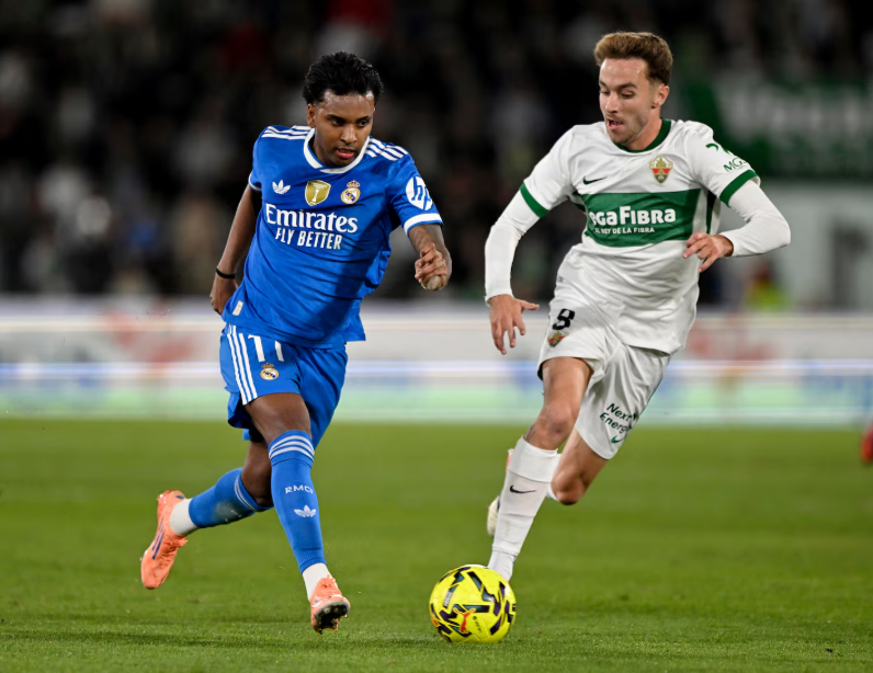 官方：葡萄牙主帅马丁内斯当选加泰罗尼亚足协年度最佳教练（加泰罗尼亚足协官宣：葡萄牙主帅马丁内斯荣膺年度最佳教练）