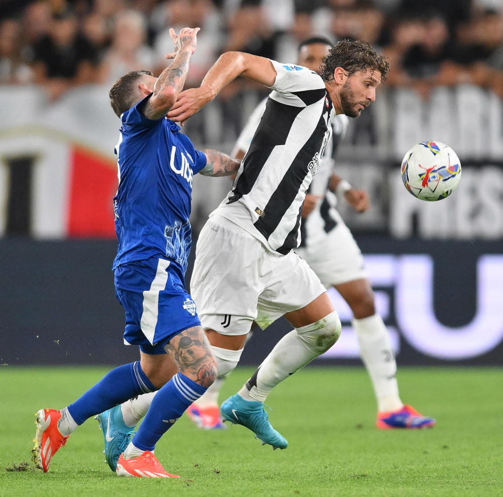 第二届“西部青训杯”在毕节完赛，喀什男足、梅州女足夺冠（第二届西部青训杯毕节收官，喀什男足与梅州女足捧杯）