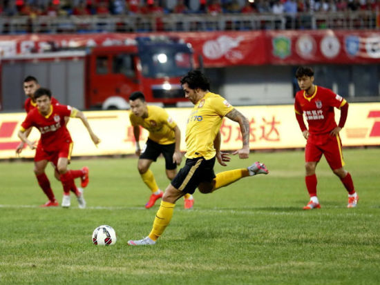 88天复出遭重创！排名跌至24，郑钦文肘伤藏隐患，奥运卫冕梦要碎