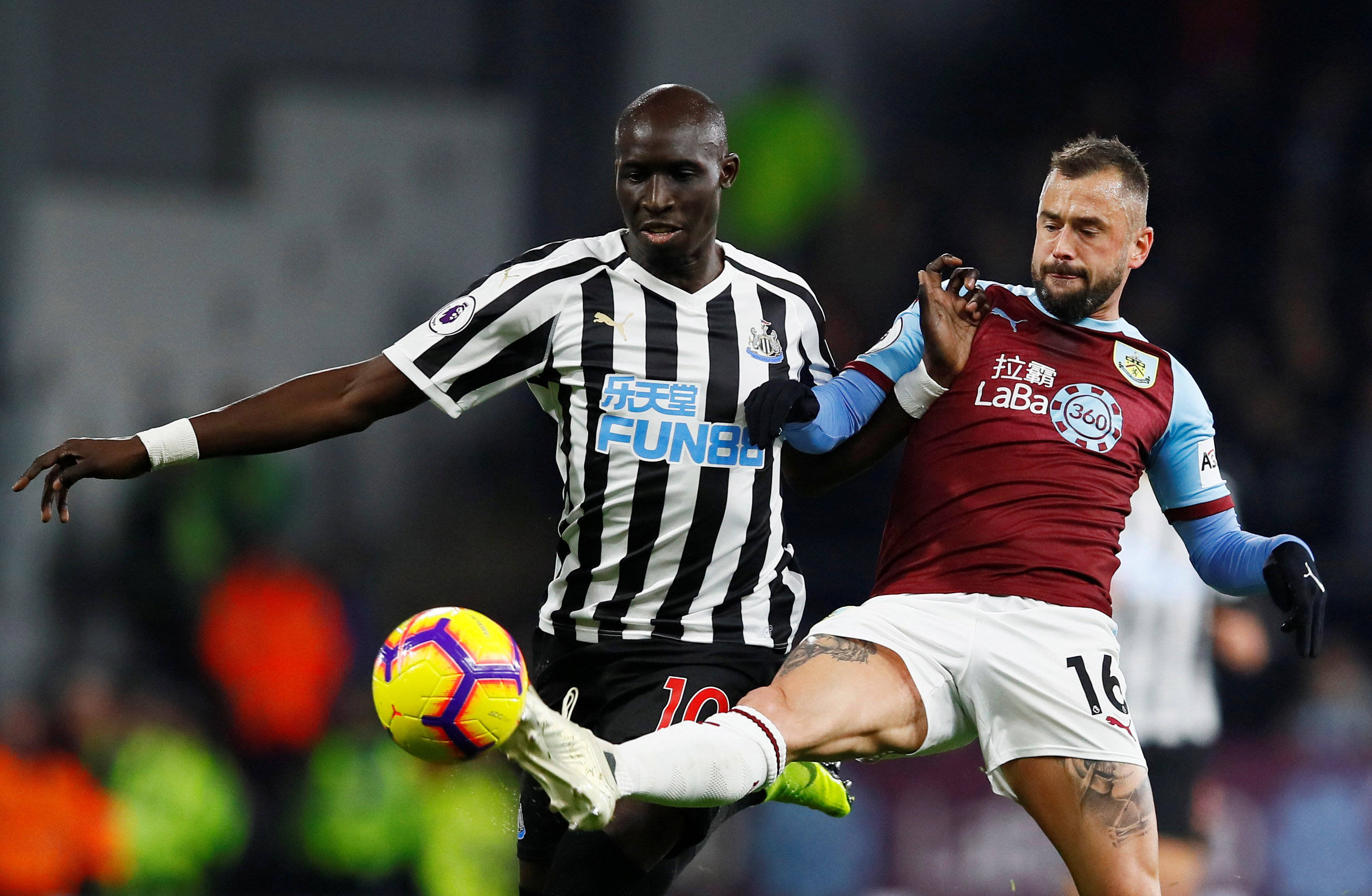 拉拉维亚晒照庆祝客场之旅结束