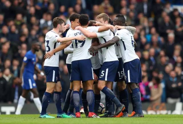 欧冠半场：蒂尔破门，阿尔瓦雷斯扳平，埃因霍温1-1马竞（欧冠半场战报：蒂尔先开纪录，阿尔瓦雷斯扳平，埃因霍温暂1-1马竞）